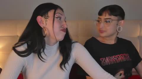 Snapshot of cintya_kors chatting on 03-01-25, 02:15 Cintya online show from 03-01-25, 02:15