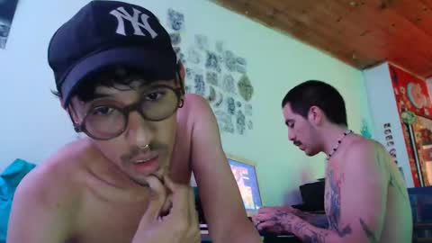 Snapshot of ciroandfinn chatting on 12-24-24, 07:33 ciroandfinn online show from 12-24-24, 07:33