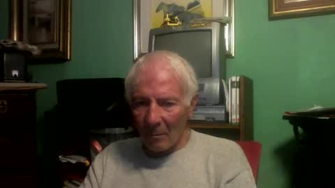 Snapshot of ciuk chatting on 10-15-25, 07:41 ciuk online show from 10-15-25, 07:41