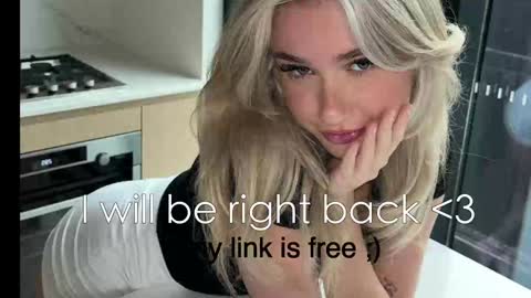 Snapshot of clairebabyy1 chatting on 12-17-24, 01:18 Claire online show from 12-17-24, 01:18