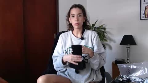 clairevarhol online show from 10-18-25, 04:08