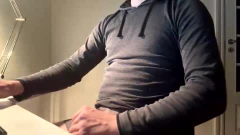 clamshive7 online show from 10-27-25, 03:43