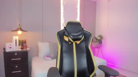 Snapshot of clara_lu chatting on 02-07-26, 02:48 C L A R A online show from 02-07-26, 02:48