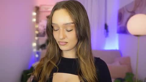 Clara smile online show from 01-16-26, 07:51