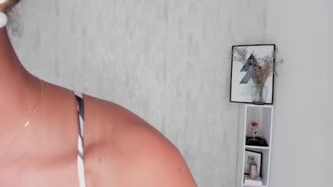 Clara  online show from 01-05-25, 06:02