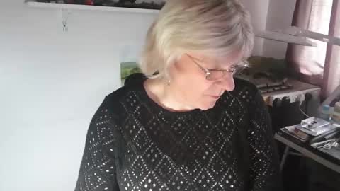 clare nylons online show from 09-27-25, 01:05