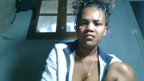 clarisse98 online show from 11-10-25, 01:59