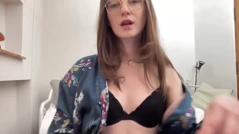 Snapshot of classyandgirly chatting on 02-17-26, 04:13 classyandgirly online show from 02-17-26, 04:13