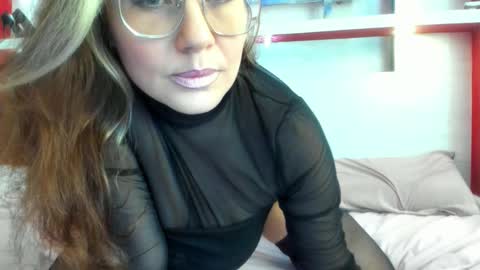 Snapshot of classylady666 chatting on 10-08-25, 01:09 Valery online show from 10-08-25, 01:09