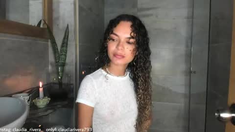 Snapshot of claudiarivera_1 chatting on 09-28-25, 10:59 Claudia Rivera online show from 09-28-25, 10:59