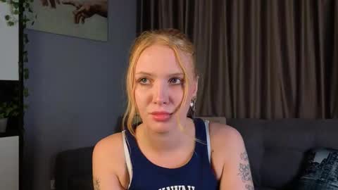 Snapshot of cleverblond chatting on 10-21-25, 01:56 Alexandra online show from 10-21-25, 01:56
