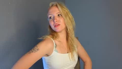 Snapshot of cleverblond chatting on 10-27-25, 01:26 Alexandra online show from 10-27-25, 01:26
