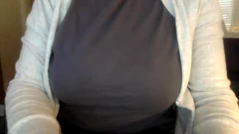 Snapshot of cleverlittleminx chatting on 12-10-24, 04:27 Cleverlittleminx online show from 12-10-24, 04:27