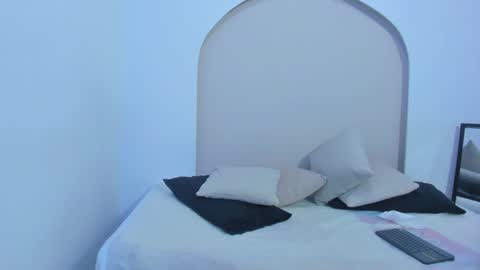 Snapshot of cloe_amazingg chatting on 12-08-24, 12:51 Cloe online show from 12-08-24, 12:51