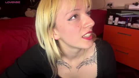  CLOE  online show from 10-17-25, 12:25