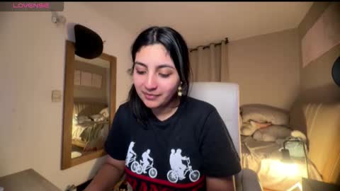 cloe small online show from 09-11-25, 04:01