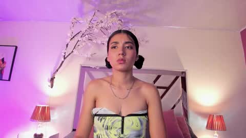 CLOE  online show from 11-22-25, 03:27