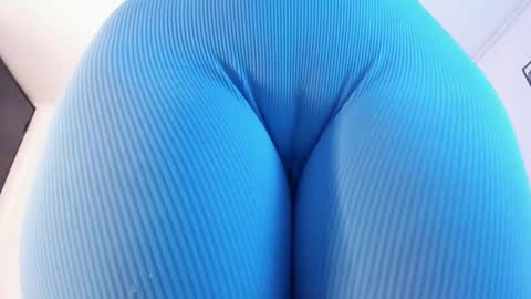 Snapshot of cloehonney chatting on 12-12-24, 11:47 cloe online show from 12-12-24, 11:47