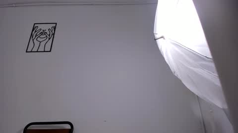 Snapshot of cloehonney chatting on 02-14-25, 01:56 cloe online show from 02-14-25, 01:56