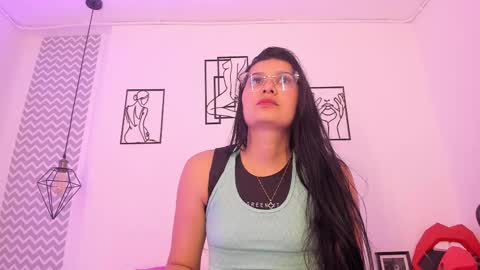 Snapshot of cloehonney chatting on 09-11-25, 06:52 cloe online show from 09-11-25, 06:52