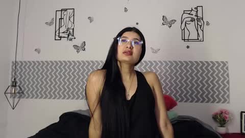 Snapshot of cloehonney chatting on 10-01-25, 06:58 cloe online show from 10-01-25, 06:58