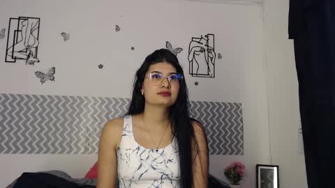 Snapshot of cloehonney chatting on 10-03-25, 08:50 cloe online show from 10-03-25, 08:50