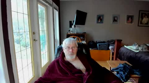 cloudalert62 online show from 11-19-25, 04:40