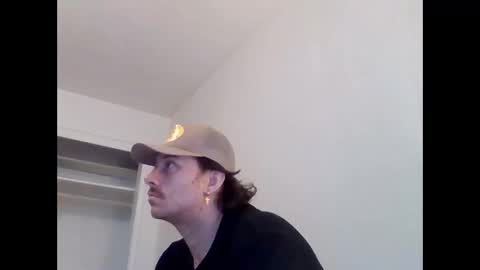 Snapshot of cloudyydayzz chatting on 02-22-26, 10:08 tallhungandcloudy online show from 02-22-26, 10:08