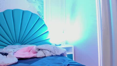 Eilyn online show from 01-25-25, 02:58