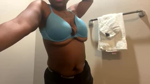 Snapshot of cocochanel197941 chatting on 12-03-25, 01:09 chanel online show from 12-03-25, 01:09