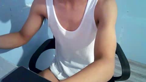 Snapshot of cocola000 chatting on 10-23-25, 12:59 cocola000 online show from 10-23-25, 12:59