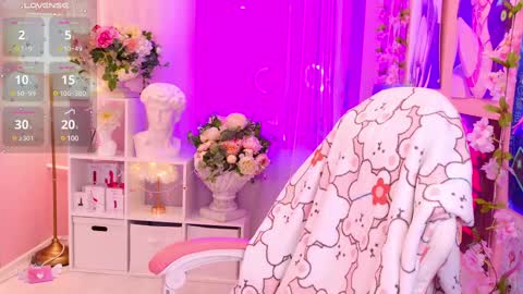 Mia online show from 03-06-25, 12:32