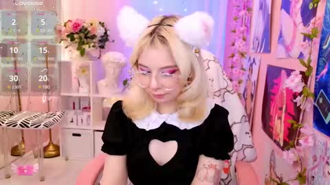 Mia online show from 03-09-25, 11:03