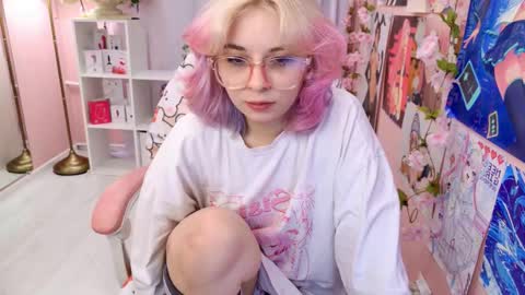 Mia online show from 10-11-25, 01:53