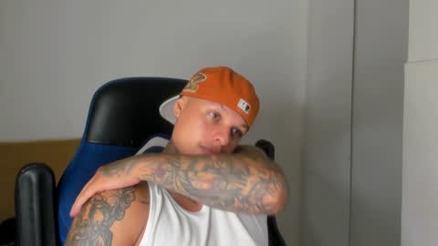 Snapshot of colin_prince2 chatting on 12-19-24, 05:51 COLIN online show from 12-19-24, 05:51