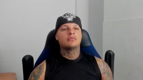 Snapshot of colin_prince2 chatting on 02-27-25, 07:04 COLIN online show from 02-27-25, 07:04