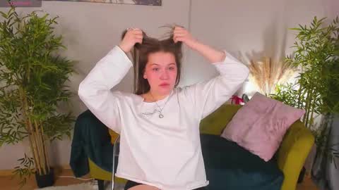 Collen Mon Tue Wed Thu Fri GMT 3 0300am - 0900am  online show from 11-19-25, 05:02