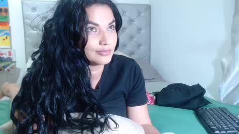 Snapshot of colombi4spice chatting on 02-20-25, 05:40 viviana online show from 02-20-25, 05:40