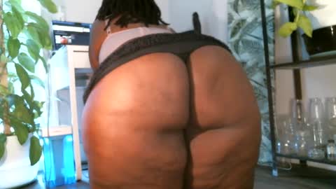 Noni online show from 02-26-25, 01:41