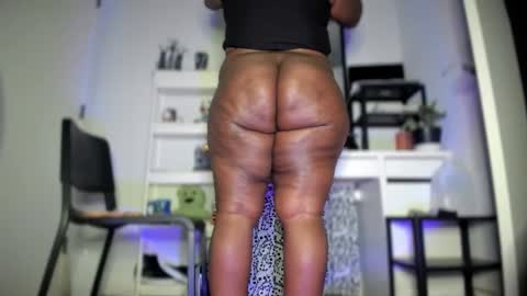 Noni online show from 09-09-25, 01:38