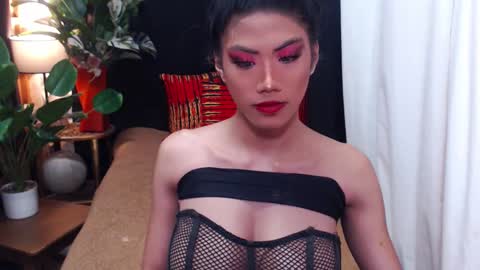 Snapshot of colossalboy chatting on 01-03-25, 04:33 Sunny online show from 01-03-25, 04:33