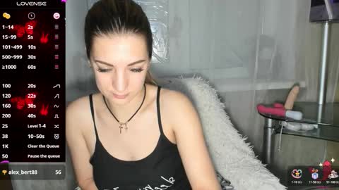 Mia online show from 11-17-25, 05:35