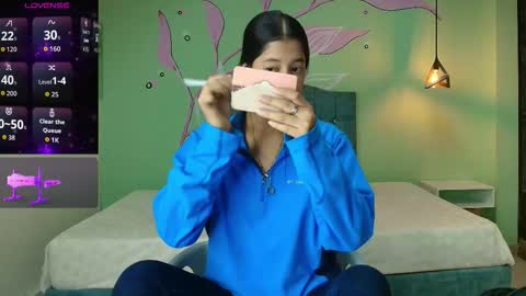 C O N N I E online show from 11-13-25, 08:08