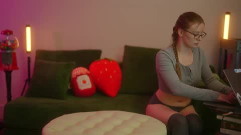 Snapshot of consensualcollabs chatting on 09-18-25, 01:18 MR. MAESTRK Friends online show from 09-18-25, 01:18