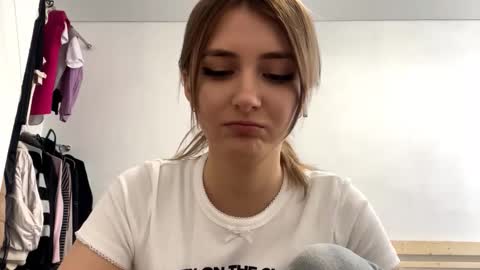 Snapshot of constancefanny chatting on 02-14-26, 11:07 Amelia online show from 02-14-26, 11:07