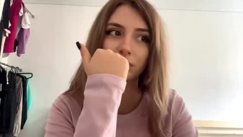 Snapshot of constancefanny chatting on 02-19-26, 12:34 Amelia online show from 02-19-26, 12:34