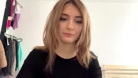 Snapshot of constancefanny chatting on 02-22-26, 12:15 Amelia online show from 02-22-26, 12:15