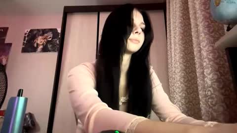 Isabella online show from 10-29-25, 06:20