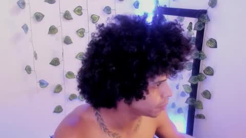 Aaron  online show from 10-17-25, 01:35