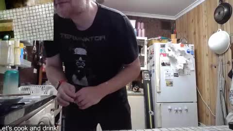 Snapshot of cookieliquor chatting on 09-15-25, 09:15 Cookie - I do cooking streams occasionally. Next stream  online show from 09-15-25, 09:15